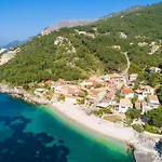 Elia Villa *