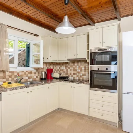 Elia * نساكيون