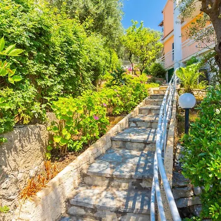 Elia Νησάκι